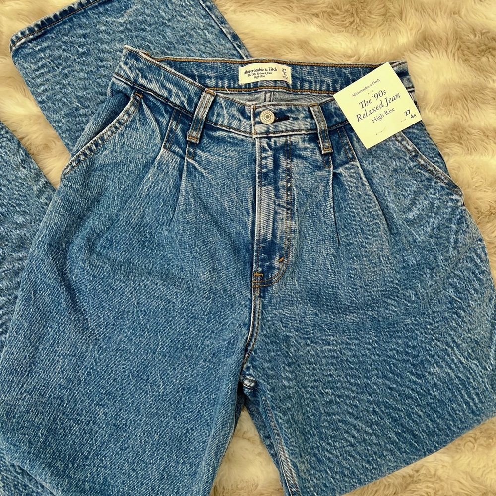 Abercrombie and Fitch 90s relaxed high rise jeans- size 27 or 4 Regular